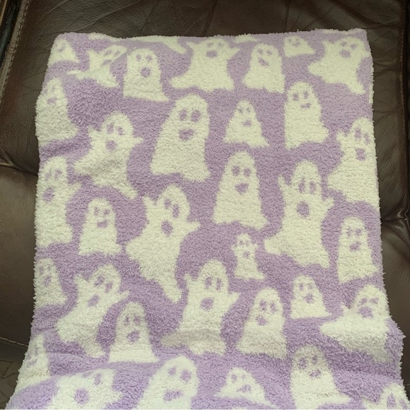 Happy Halloween Lavender Ghost Blanket 50” x 60” Extra Soft Feather Knit Throw - Picture 8 of 11